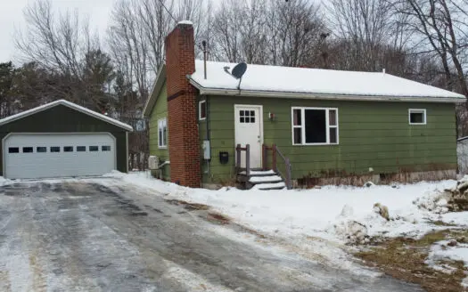Cozy 3 Bedroom Ranch Style Home – Lincoln, ME
