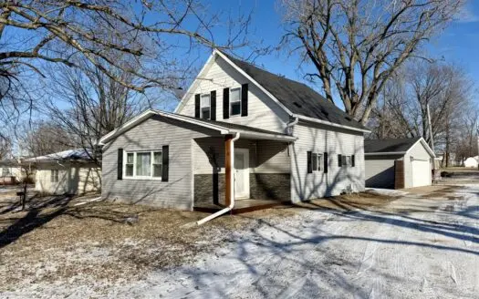 Move In Ready Updated Albia, IA Home