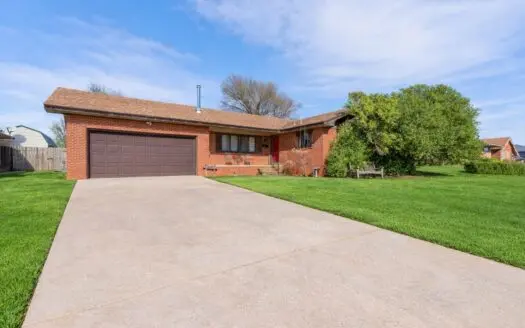 Well-maintained three bedroom home in Clinton, OK for sale!