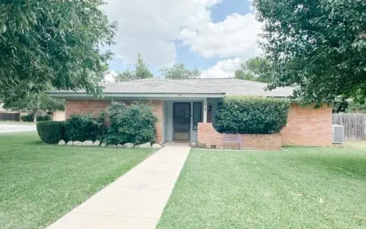 Home For Sale in Brownwood, TX