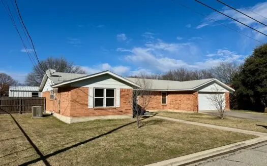 3 Bed 2 Bath Brick Home Near Schools on .26 Acre Lot in Early TX