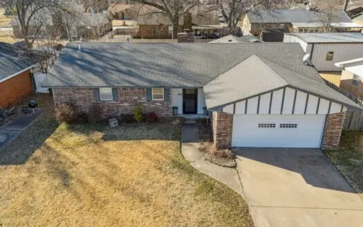 Pryor, Oklahoma Home in Town For Sale