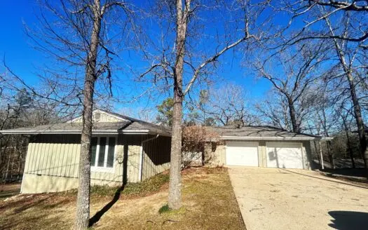 Well maintained home in Cherokee Village, AR for sale