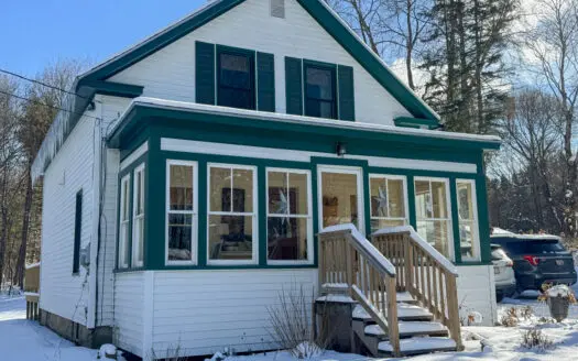 Cozy Intown Home – Lincoln, Maine