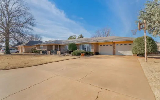 Upcoming Auction – 3 bed, 2.5 bath Brick Home, Weatherford, OK