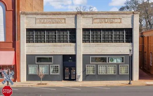 Now pre-leasing three brand-new industrial-style apartment units