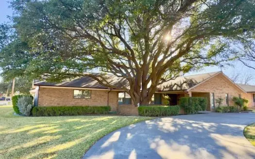 Spacious 4BR Corner-Lot Home with Dual Suites Sale Ft Stockton TX