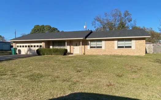 Country Home For Sale in De Kalb TX