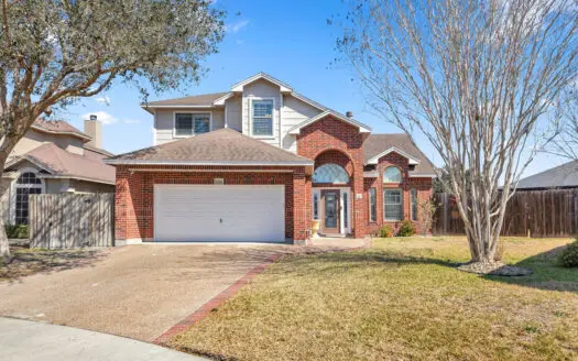 Home in cul-de-sac, Calallen in The Lakes Northwest