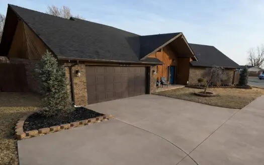 Three Bedroom Two Bath Clinton, Ok Home For Sale!