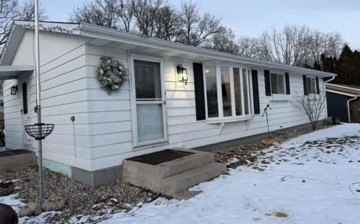 Home For Sale in the City of Waupaca
