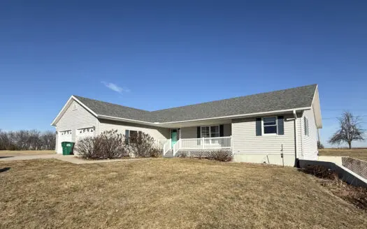 Large Home in Quiet Neighborhood in Bethany, MO