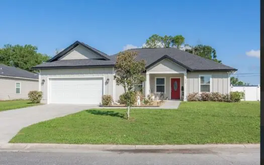 Beautifully Maintained Home located close to all amenities!