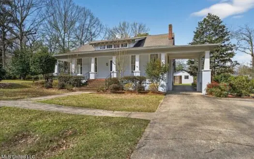 Historic Home for Sale in Summit MS