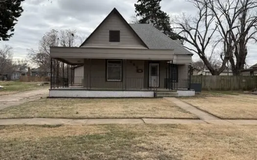 Cute Home with Wrap-Around Porch in Alva