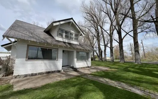 Eastern Oregon Three Bedroom Home on Over an Acre Lot