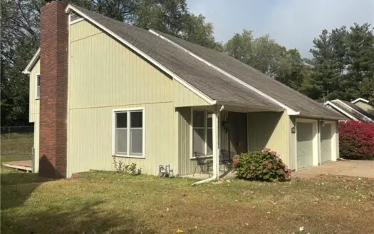 Beautiful 3-Bed Home with Spacious Layout & Entertaining Deck