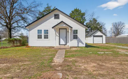 Pryor, Oklahoma Home in Town For Sale