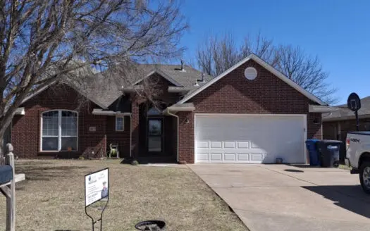 Nice home on quiet cul-de-sac,  easy access to everything in Enid