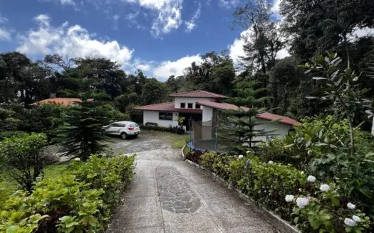 Mountain View Home in Altos del María | Panoramic Mountain Views