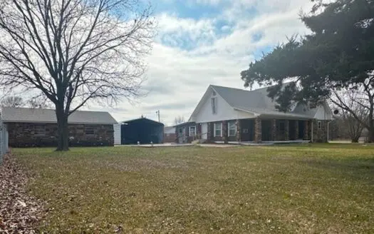 4 Bedroom House – Large Yard – Small Town Living in Byars OK