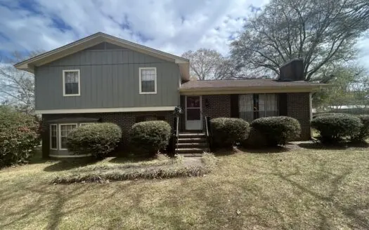 4 Bedroom Home on 1 Acre in Maplesville, Alabama