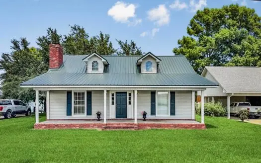 Lake St. John Waterfront Home – The Point