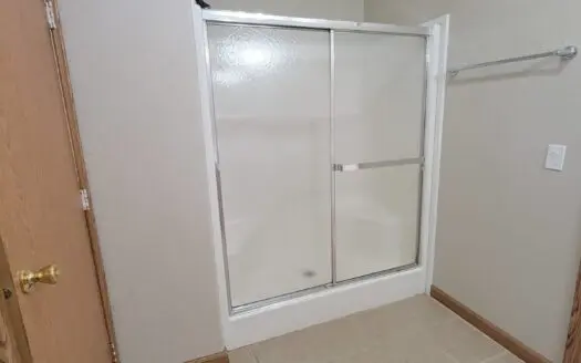 Nice 3 bedroom, 2 bath manufactured home in Laharpe, Ks