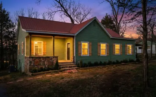 1920 Modern Farmhouse-Completely Remodeled with Designer Finishes