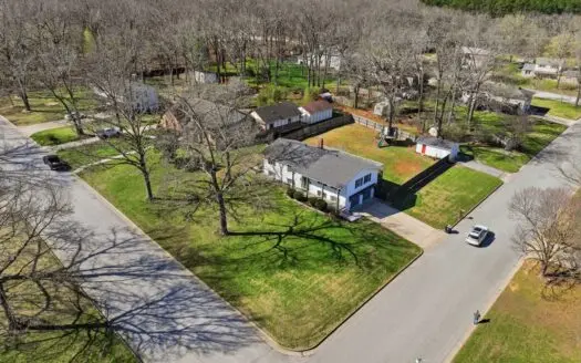 Country Club Family Home in West Plains, Howell County, MO