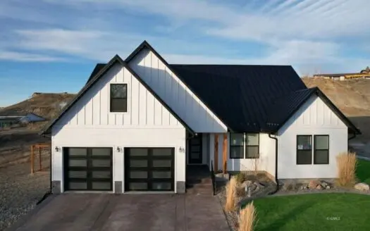 Stunning Luxury Home with Pool, Dream Patio & Quality Finishes