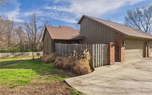 Fayetteville, Ar 3 Bed 2.5 Bath Home/Condo Near U of A For Sale