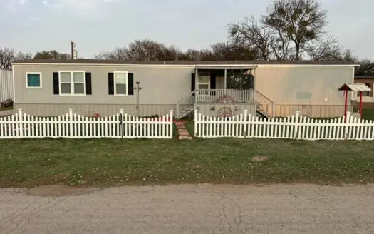 Lake Brownwood Texas Area Home in Thunderbird Bay with Shop Space