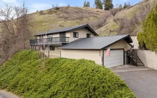 Charming Cedar Home with Views in Colfax