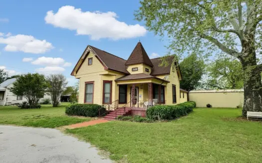 Historic 1906 Victorian Home in Rising Star TX on 0.81 Acres