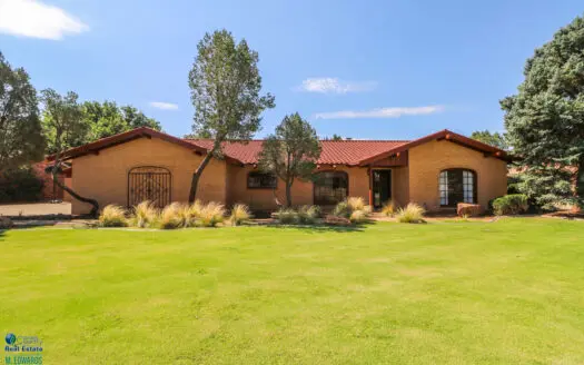 Gorgeous Home in a GREAT Neighborhood *4 Car Garage & Basement!*