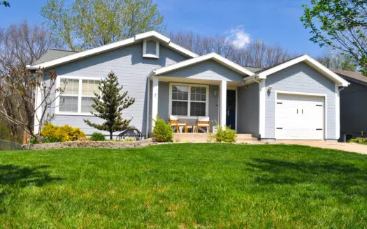 Charming Home for Sale in Platte City | Spacious Living