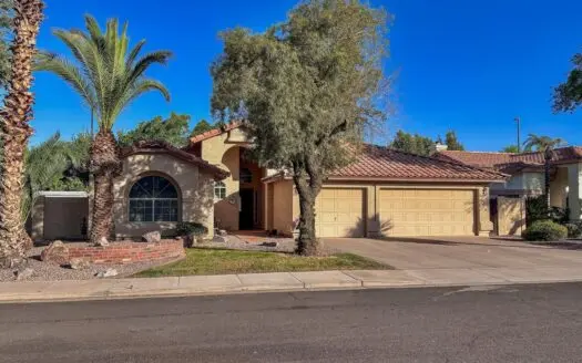Beautiful 4 Bedroom Mesa Home with Pool and 3 Car Garage