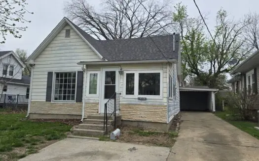 Charming Home with Workshop and Enclosed Porch!