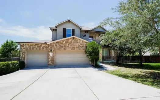 3,000+ sqft Family home with HUGE backyard & bonus room