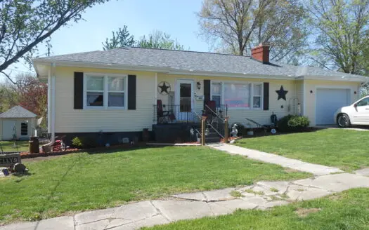 Charming 2 Bedroom Home in a Great Location