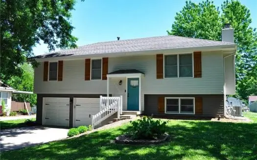Home For Sale in Kansas City with Finished Basement & Large Yard