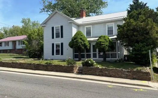 Historic 1890 farmhouse in Wytheville, Va