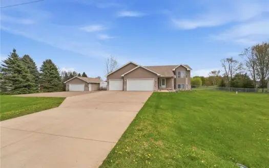 4 Bedroom Home For Sale in Wyoming, Minnesota