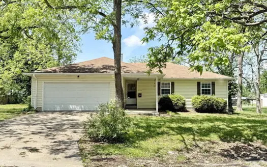 Updated Home in Town for Sale in El Dorado Springs, Missouri