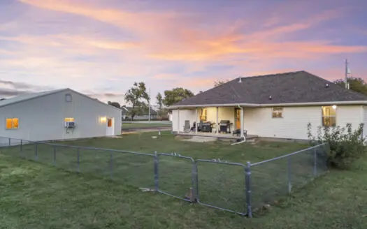 Home with Land For Sale Lamar, MO