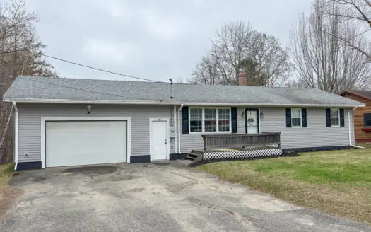 Well Maintained 3 Bedroom Ranch with River Views