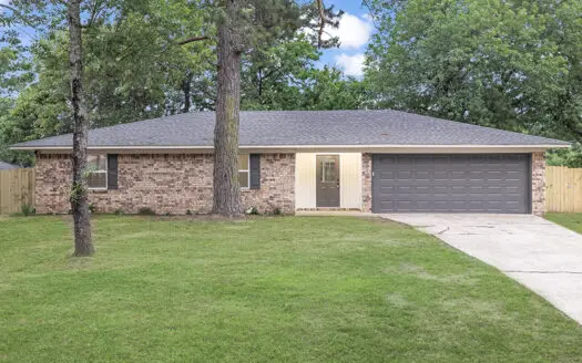 Fully Renovated 3 Bed / 2 Bath Brick Home in Atlanta, TX — 1,379