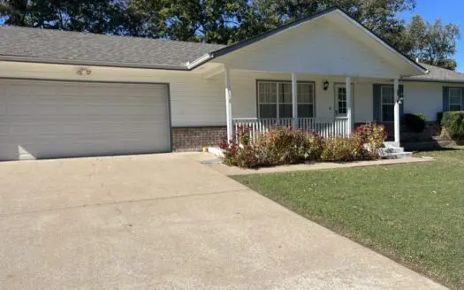 Home in Grove, 3 Bed, 2 Bath Great Location Close to Grand Lake