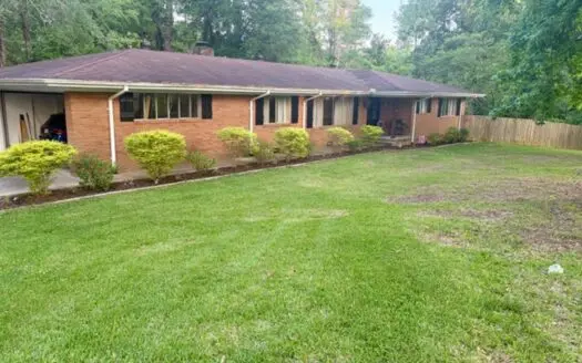 Home with Cozy Charm and Modern Upgrades Hazlehurst Mississippi